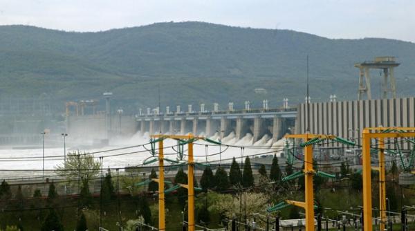 cate un sfert de milion de euro pentru companiile care vor recruta directorii la hidroeletrica oltchim electrica furnizare si romarm