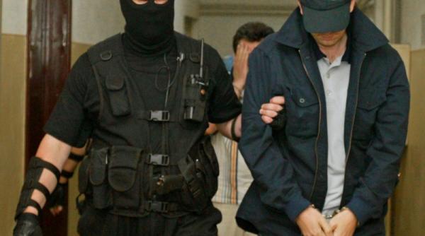 diicot 16 persoane deferite justitiei pentru fraude informatice cu prejudiciu de 800 000 dolari