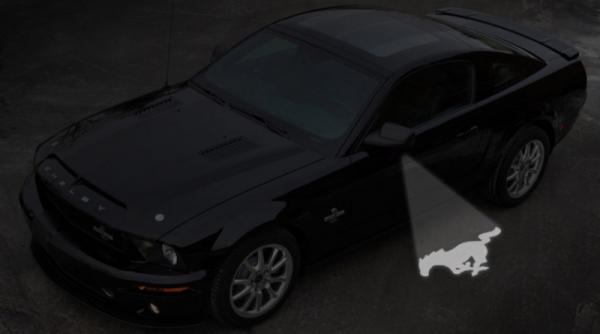 noul ford mustang isi expune sigla pe asfalt