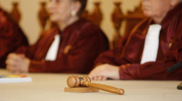 inghetarea pensiilor si salariilor in 2012 constitutionala