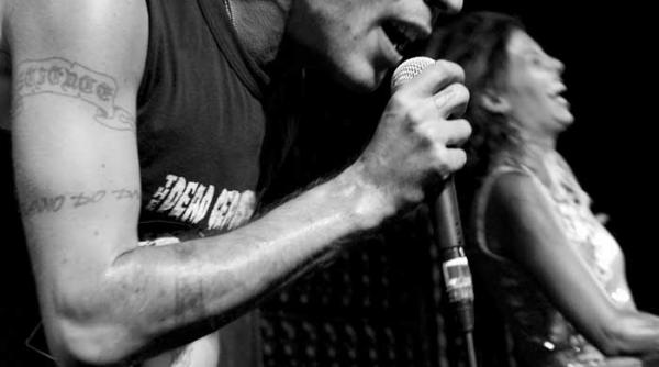 astazi handsome furs vine in control tocmai din canada