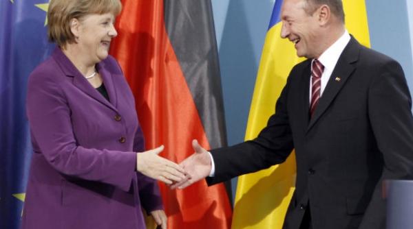 basescu vrea unitate in europa sa ramanem 27 nu 17 cat are zona euro