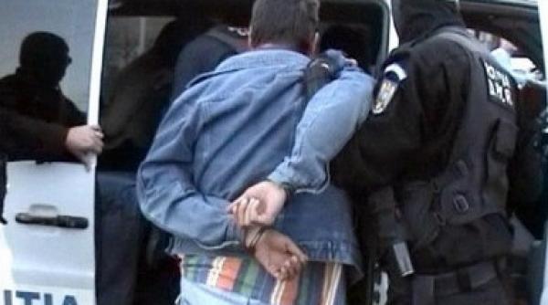 descinderi in bucuresti si patru judete este vizata o grupare infractionala condusa de un fost ofiter sri