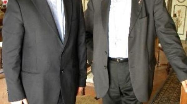 un roman este cel mai tanar episcop catolic din lume