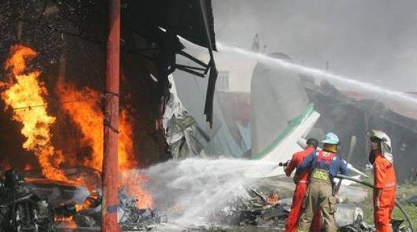 incident aviatic in filipine 11 persoane au murit dupa ce un avion s a prabusit peste o scoala