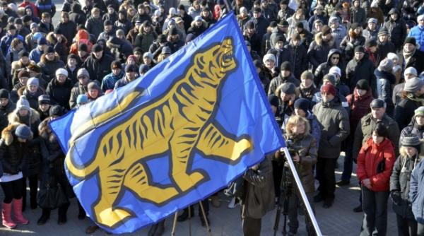 mii de oameni protesteaza in centrul moscovei putin ameninta cu reprimarea exagerarilor prin toate mijloacele legitime