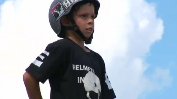 impresionant un pusti face skateboarding profesionist la numai opt ani video