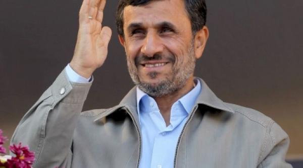 mahmoud ahmadinejad atacat cu pantofi de un somer iranian
