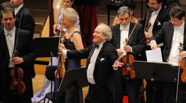 mari artisti fara pretentii