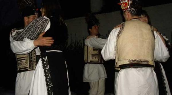 ceata de feciori confreria sacra a colindatorilor