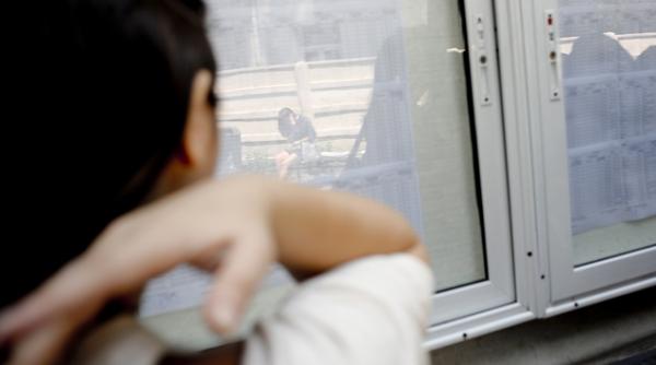 eleva care a luat 10 la bacul din vara s a aruncat de la etajul opt