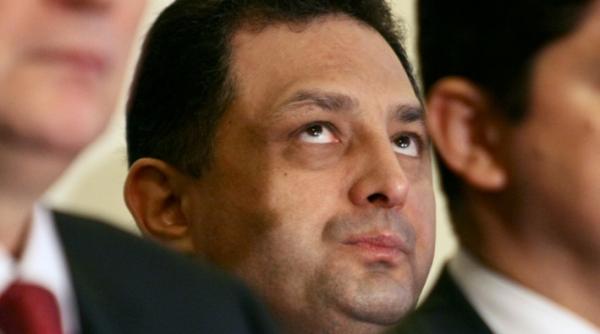 vanghelie decorat de basescu cu ordinul national pentru merit in grad de cavaler