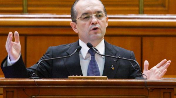 guvernul si a angajat raspunderea pe comasarea alegerilor usl a depus motiune de cenzura