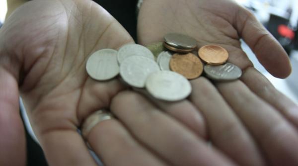 romanii traiesc cu greu de pe o zi pe alta jumatate dintre romani nu pot sa economiseasca