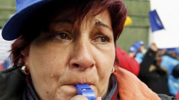 financial times romania isi asuma austeritatea pentru a i impaca pe casierii de la fmi si ue