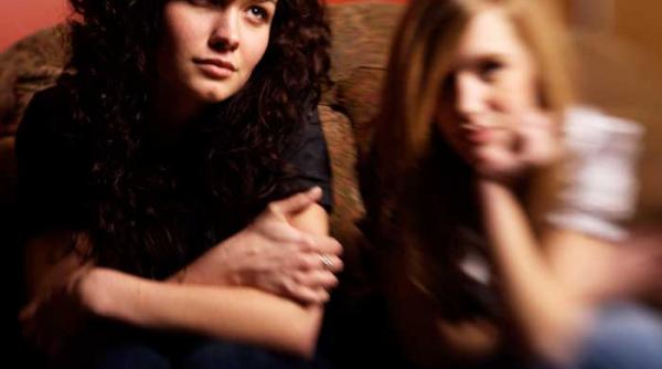 de ce ne afecteaza parerile celorlalti