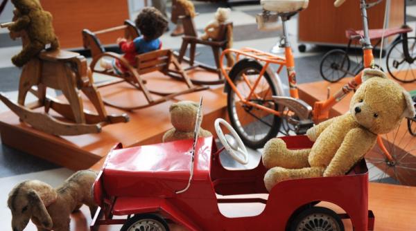 copiii sunt invitati la marele schimb de jucarii