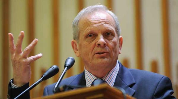 stolojan e deja tarziu pentru o remaniere guvernamentala