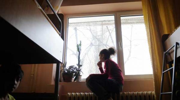 craciunul copiilor singuri mama nu vreau bani eu vreau sa te vad pe tine