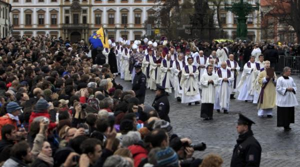 cehii si au luat ramas bun de la vaclav havel numerosi lideri ai lumii au participat la funeraliile fostului presedinte