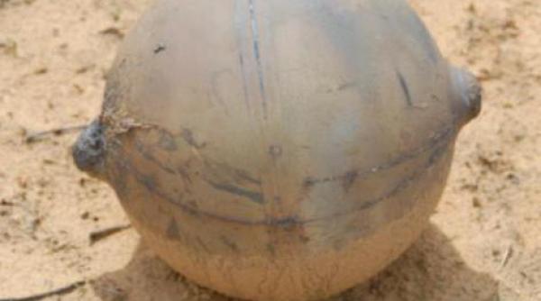 descoperire misterioasa in namibia nasa solicitata sa explice provenienta unei sfere metalice cazute din cer