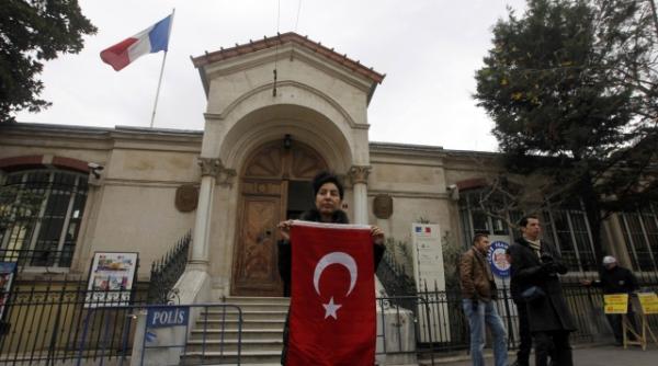 turcia rupe relatiile cu franta din cauza legii care transforma in infractiune genocidul armean