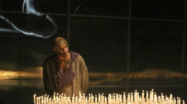 in 2011 teatrul a rezistat crizelor de tot felul