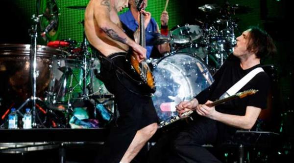 red hot chili peppers la petrecerea de anul nou a lui abramovici presa