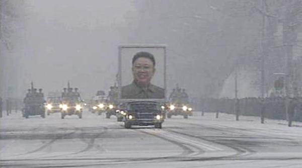 funeralii de stat in coreea de nord cortegiul cu sicriul lui kim jong il pe strazile inzapezite ale phenianului