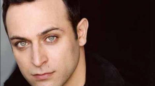 stefan personajul din saga cu vampiri the twilight vorbeste un dialect romanesc de acum peste 3 000 de ani