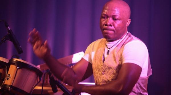 inteleptul vincent de pe scena roman cu sange african ce sa astept de la romania eu vreau sa ofer nu sa astept