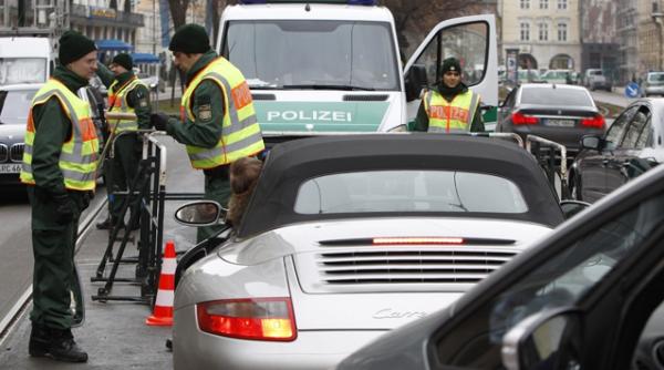nemtii acuzati ca li se fura prea usor masinile