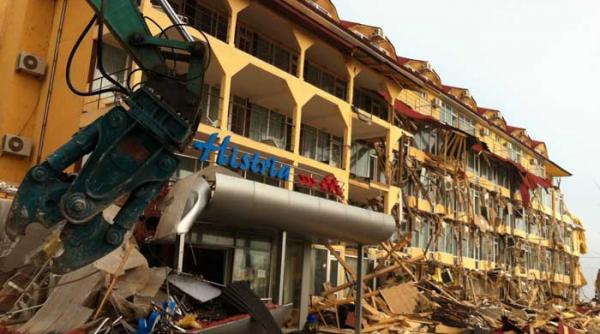 terasele ilegale de pe plaja vor fi demolate