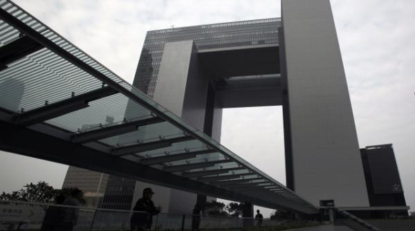 alerta sanitara la sediul guvernului din hong kong cladirea este contaminata cu bacteria ce provoaca boala legionarului