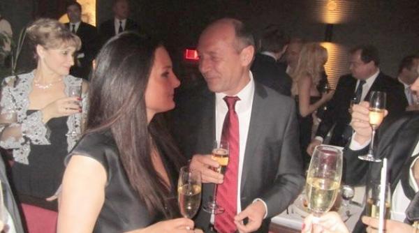 cum a petrecut basescu de revelion foto exclusiv