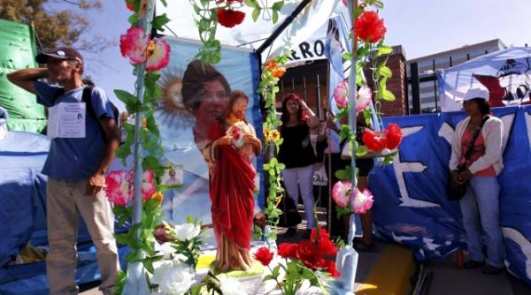 presedintele argentinei cristina fernandez kirchner a fost operata cu succes de cancer tiroidian