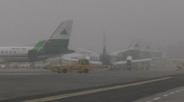 trei aeronave au aterizat pe aeroportul baneasa din cauza cetii de pe otopeni