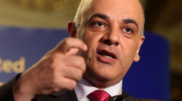 raed arafat spune ca va demisiona de la minister daca noua lege a sanatatii care permite privatilor sa faca interventii de urgenta va fi promulgata
