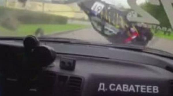 accident spectaculos in timpul unei curse stradale la moscova video