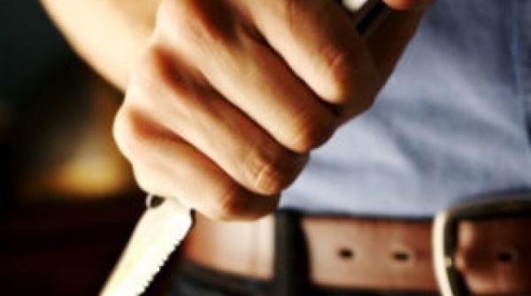 jaf armat intr o benzinarie din olt hotul a injunghiat vanzatorul si a fugit cu 1 500 de lei