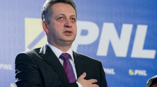 fenechiu propunerea pdl de schimbare a statutului functionarilor publici o actiune imorala de favoritism clientelar