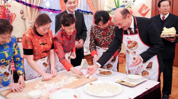 basescu bucatar la ambasada chinei