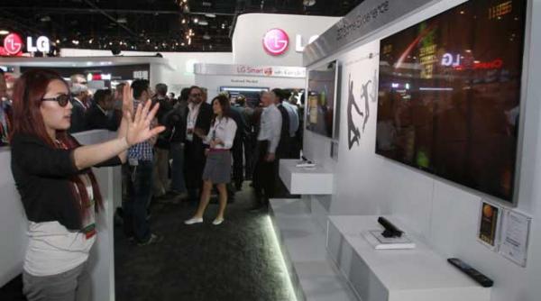 ces 2012 televizoare cu senzori de miscare si comenzi vocale acces internet si 3d