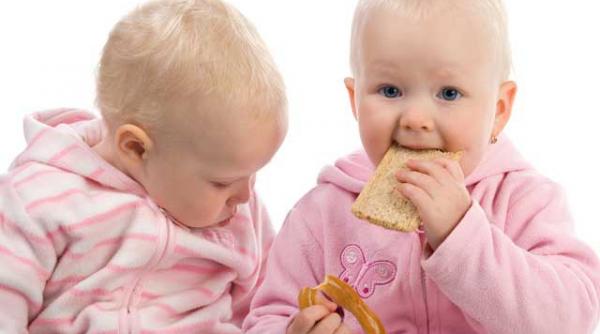 e urile felul principal de mancare al copiilor romanii isi hranesc odraslele cu biscuiti pufuleti si cartofi