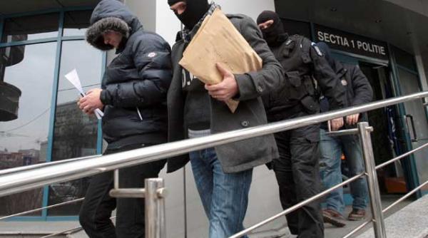 taximetristi informatori pentru politistii retinuti