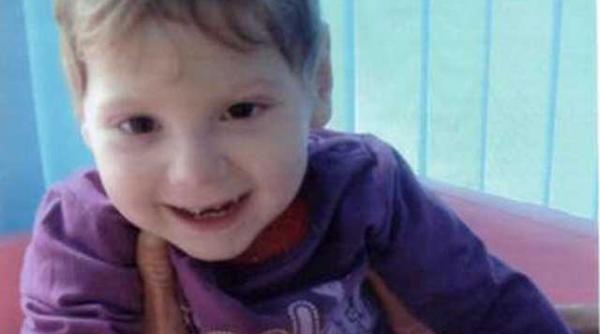 bolnava inca din pantecele mamei