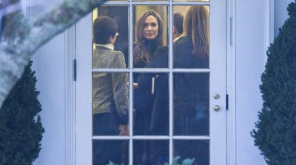 brad pitt si angelina jolie intalnire cu obama in biroul oval foto