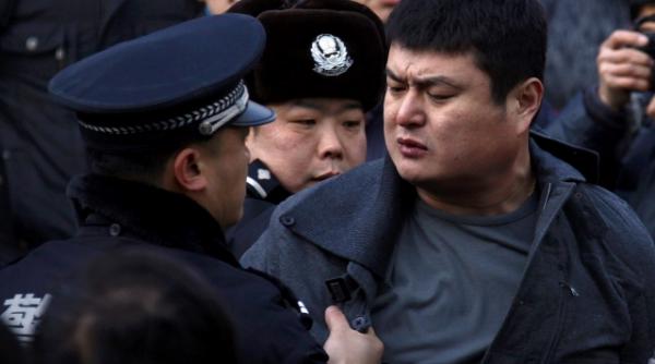 batai si alte violente in china la vanzarea iphone 4s apple a anuntat suspendarea completa a vanzarii tuturor modelelor de iphone