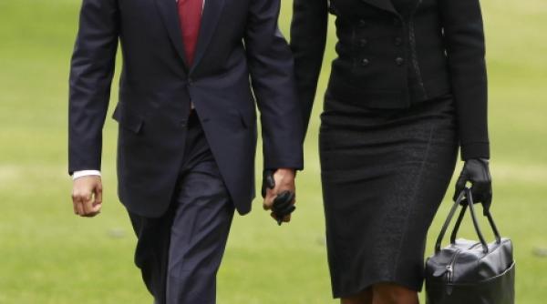 michelle obama isi deschide cont pe twitter pentru a spori sansele sotului sau de a fi reales