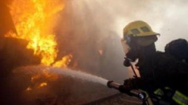 o fetita de doi ani a murit dupa ce casa in care se afla a luat foc